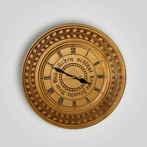Uhr "Dem Glücklichen schlägt keine Stunde" geschnitzt von Leopold Zederbauer